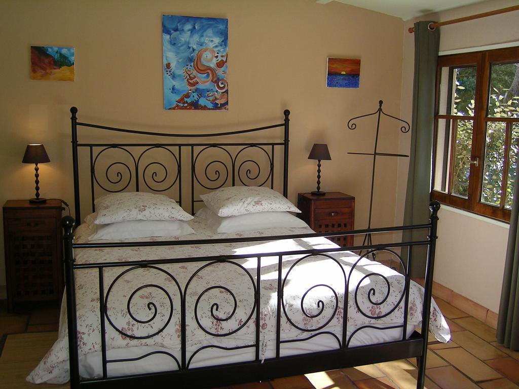 Mas La Provence Bed & Breakfast ลีล-ซูร์-ลา-ซอร์ก ห้อง รูปภาพ