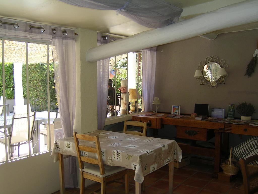 Mas La Provence Bed & Breakfast ลีล-ซูร์-ลา-ซอร์ก ภายนอก รูปภาพ