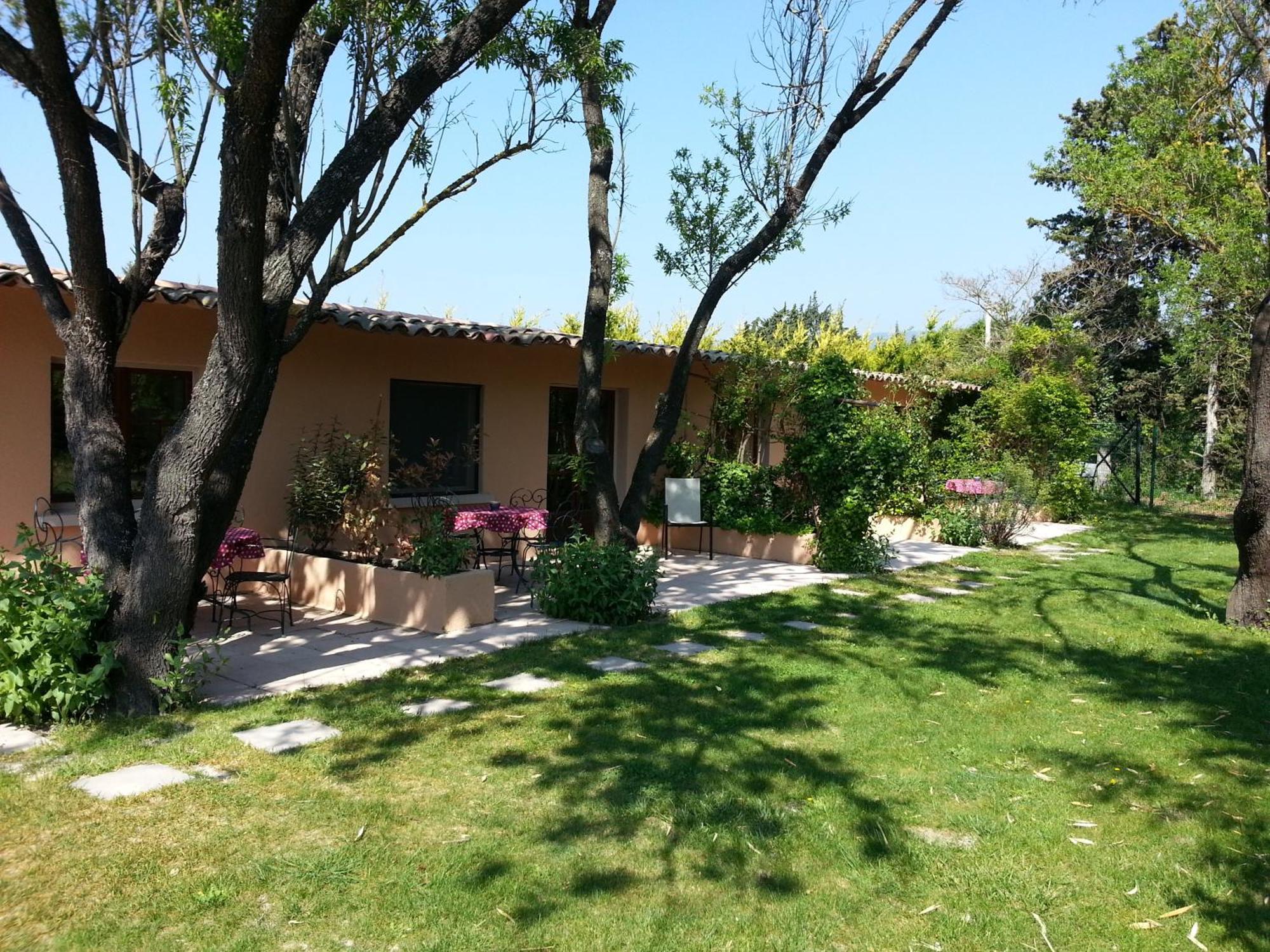 Mas La Provence Bed & Breakfast ลีล-ซูร์-ลา-ซอร์ก ภายนอก รูปภาพ