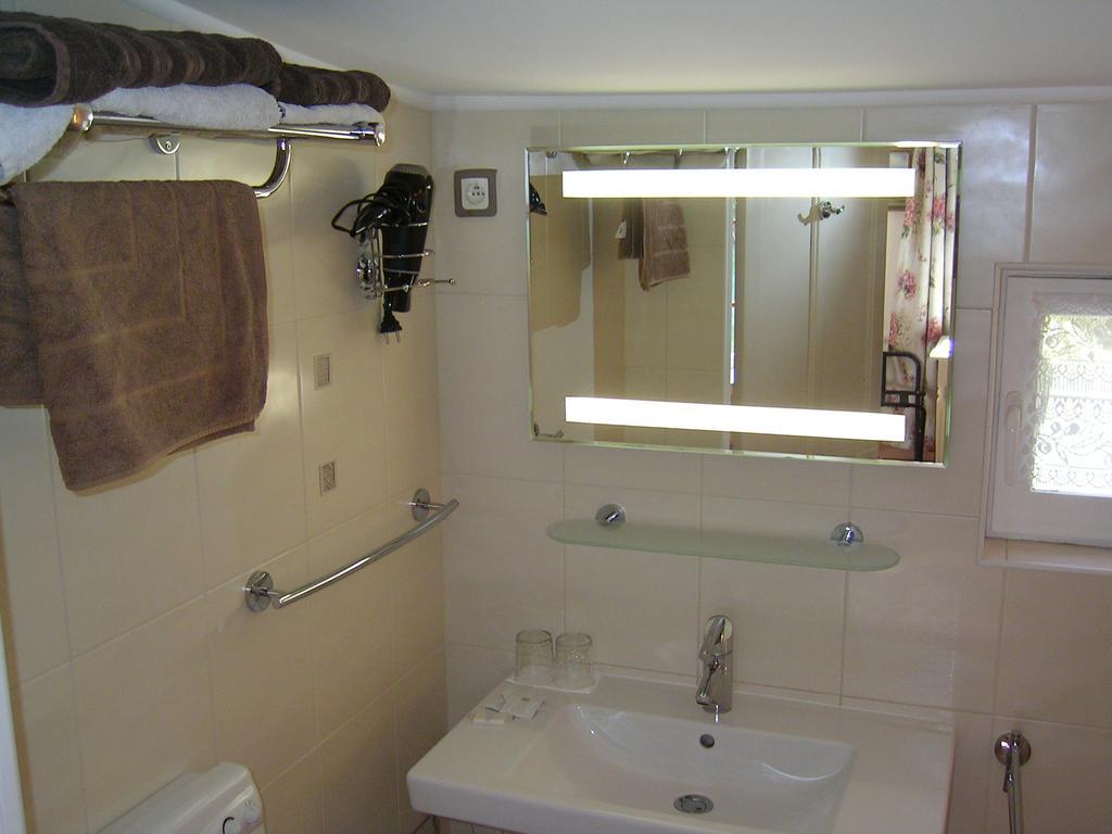 Mas La Provence Bed & Breakfast ลีล-ซูร์-ลา-ซอร์ก ห้อง รูปภาพ