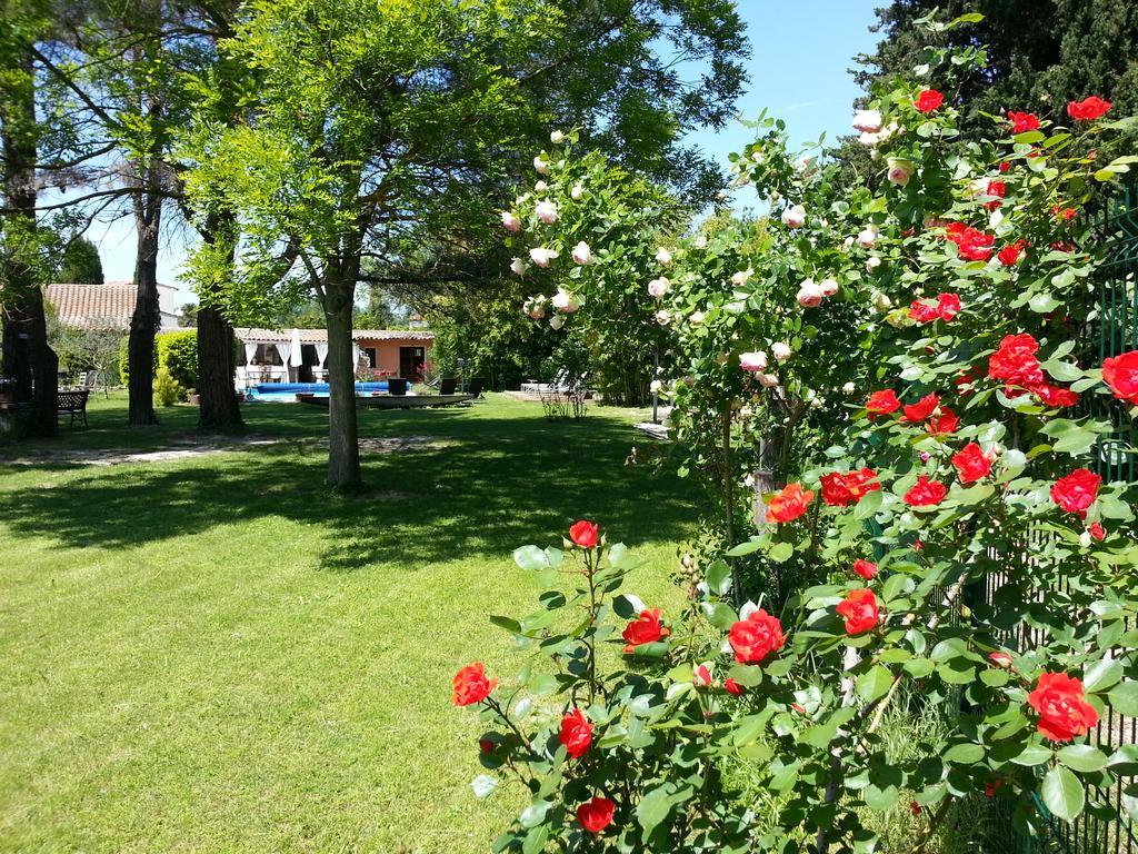 Mas La Provence Bed & Breakfast ลีล-ซูร์-ลา-ซอร์ก ภายนอก รูปภาพ