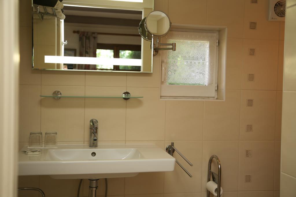 Mas La Provence Bed & Breakfast ลีล-ซูร์-ลา-ซอร์ก ภายนอก รูปภาพ